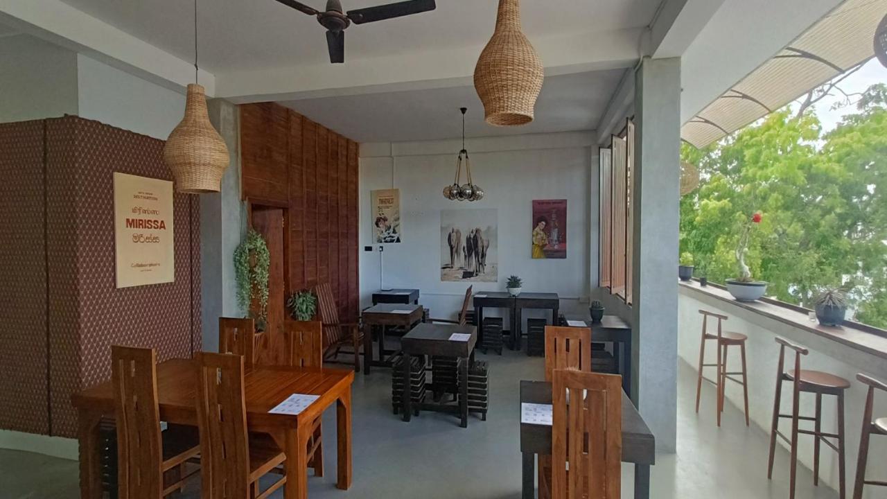 Yasis Surf Lodge Mirissa Extérieur photo