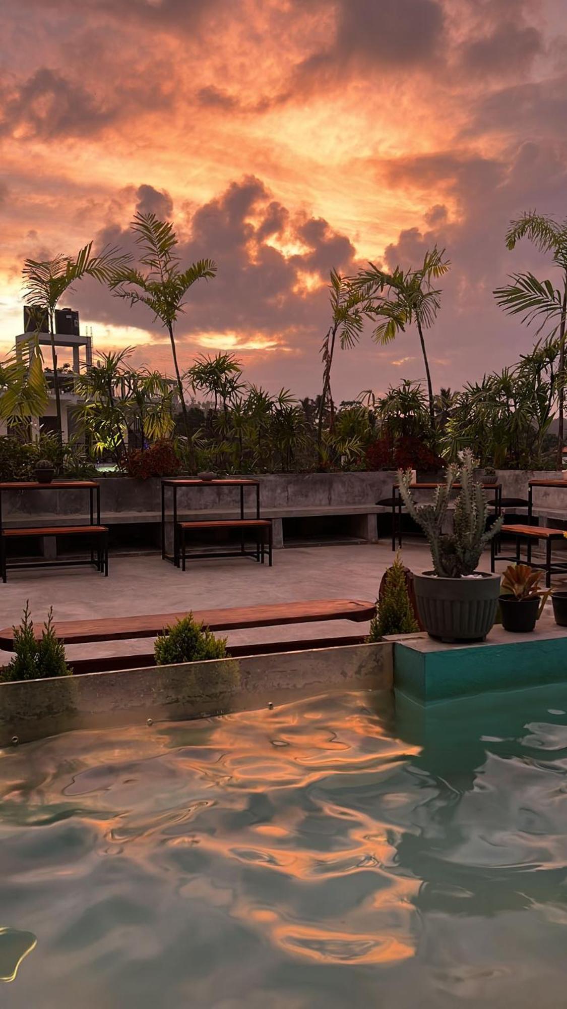Yasis Surf Lodge Mirissa Extérieur photo